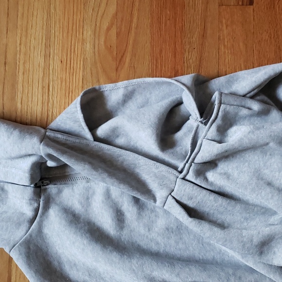 Lovely cold shoulder modern hooded w/ front NWOT peek a boo shoulders grey XL - Picture 4 of 9